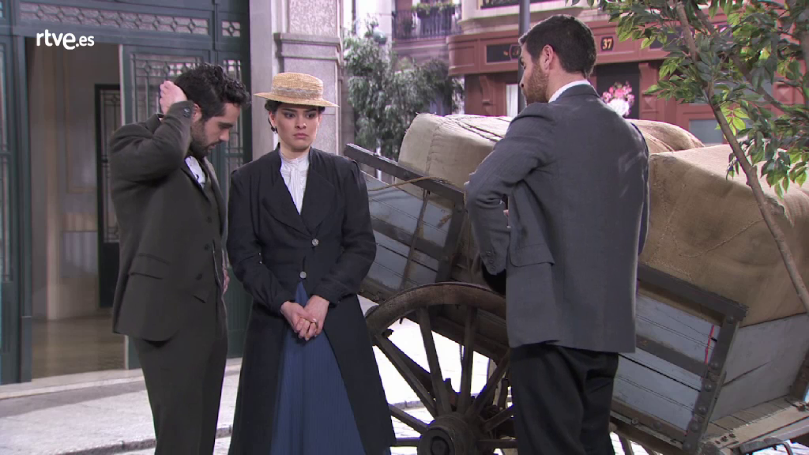 Acacias 38 - Peña descubre la relación de Íñigo y Leonor