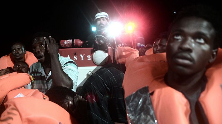 Telediario 1 - Bruselas perfila responsabilidades en la crisis de los migrantes del Aquarius