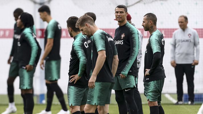 Telediario 1 - El cese de Lopetegui sorprende también en la concentración de Portugal