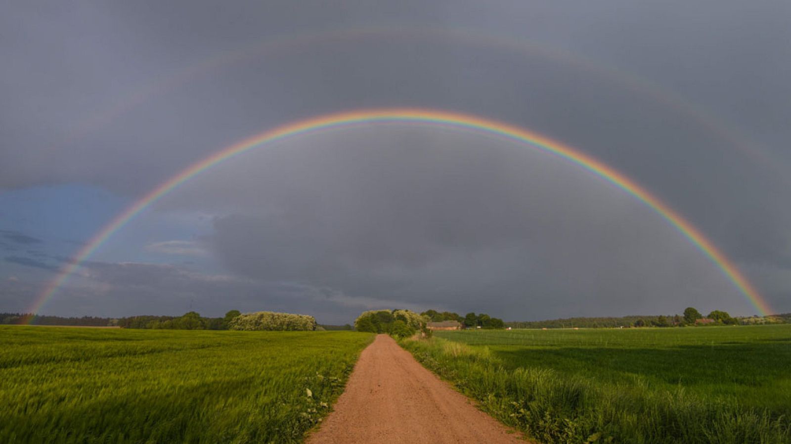 Fuertes lluvias hoy en Pirineos y Girona y viento en el Cantábrico