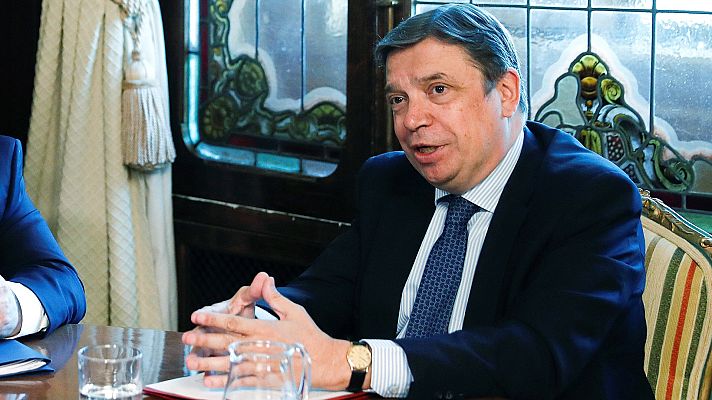 Telediario 1 - El PP pide la dimisión del ministro de Agricultura, imputado por un caso de robo de agua en Doñana