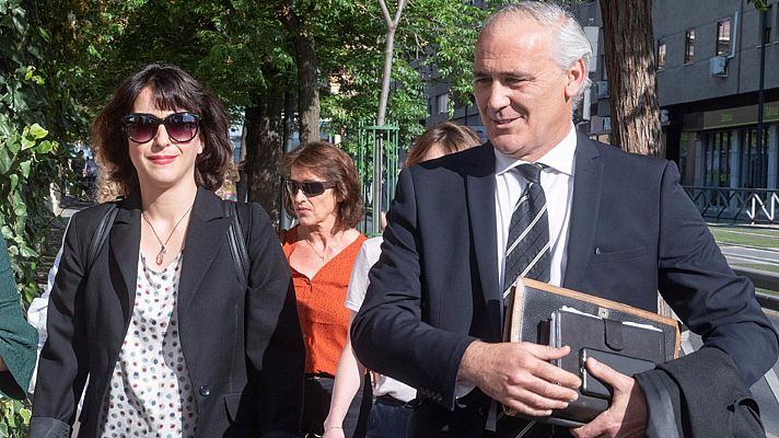 Telediario 1 - La renuncia de uno de los letrados de Juana Rivas obliga a aplazar el juicio hasta el 18 de julio