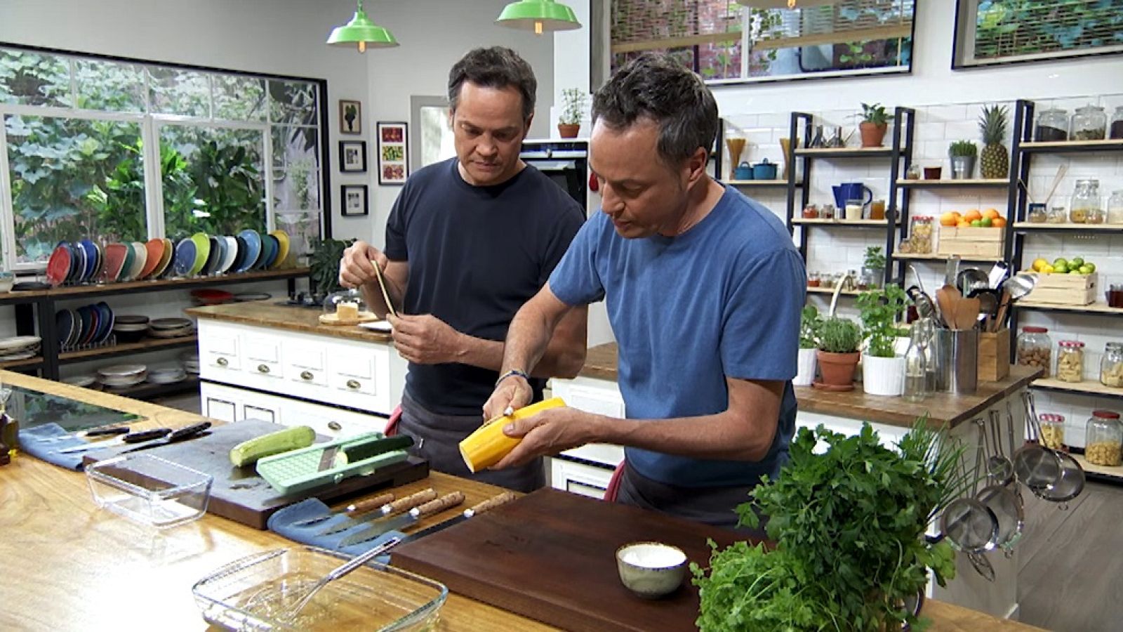 Torres en la cocina - Lasaña de verduras y lubina con gambas - ver ahora