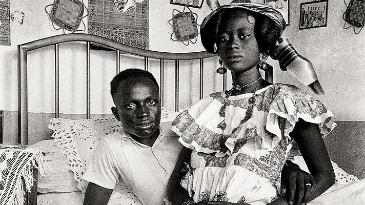 Telediario 1 - Senegal llega a Photoespaña con la elegancia y la modernidad de la metrópoli de principios del siglo XX