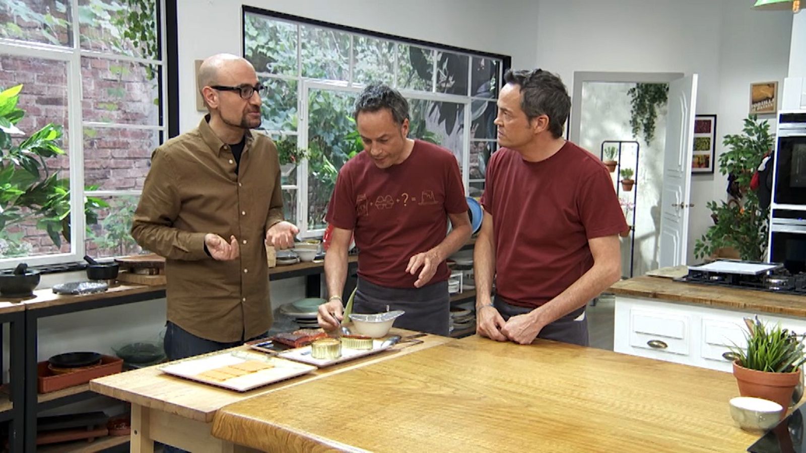 Torres en la cocina - Ensalada César y natillas de nísperos - ver ahora