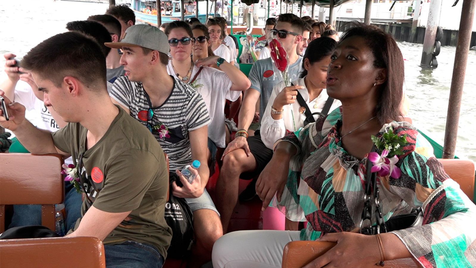 Tribus viajeras - Tailandia, tribu graduada - ver ahora