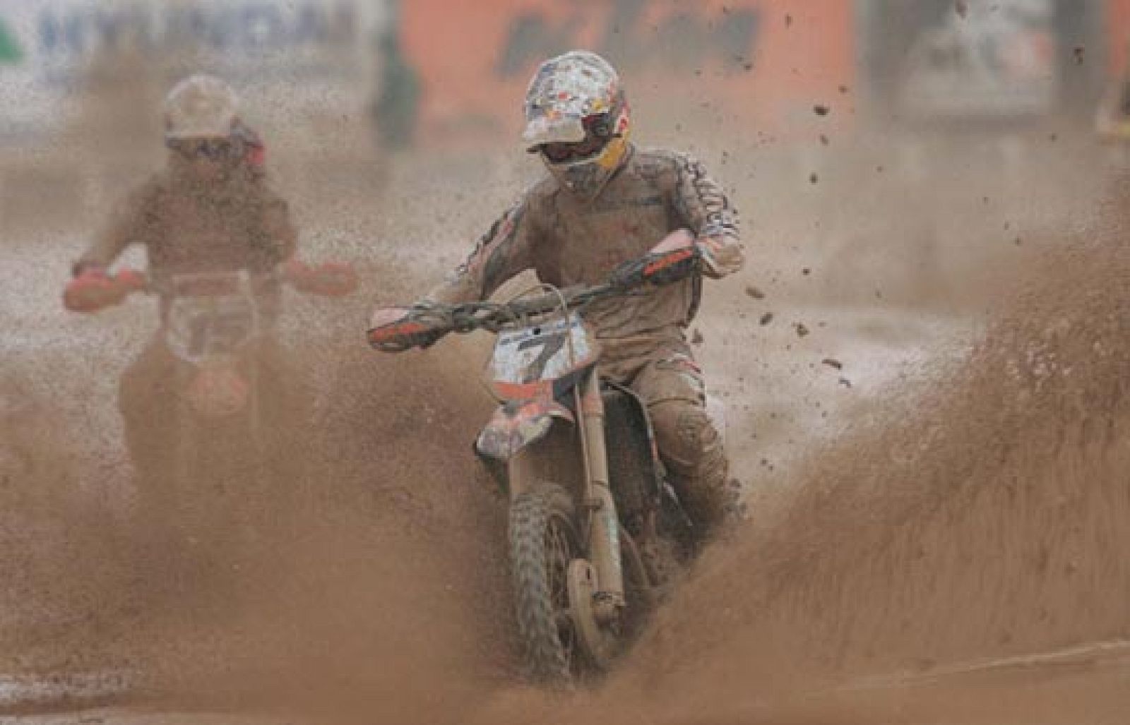 Motocross sobre el barro en Italia | Ver