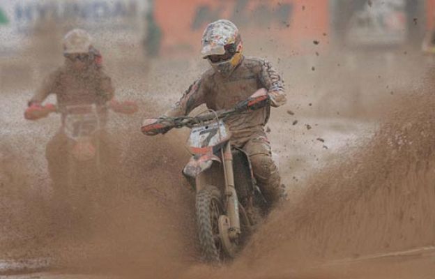  - Motocross sobre el barro en Italia