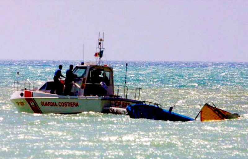 300 inmigrantes continúan desaparecidos y más de 20 han muerto frente a las costas de Libia | Ver