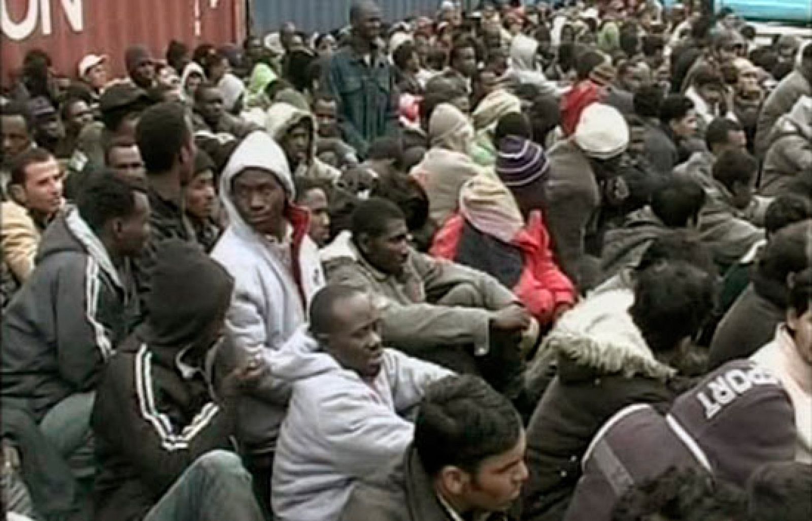 Los equipos de rescate siguen buscando supervivientes de las dos embarcaciones naufragadas en el Mediterráneo | Ver