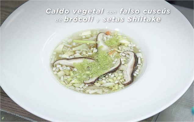 RTVE Cocina - Caldo vegetal con falso cuscús de brócoli y setas shiitake