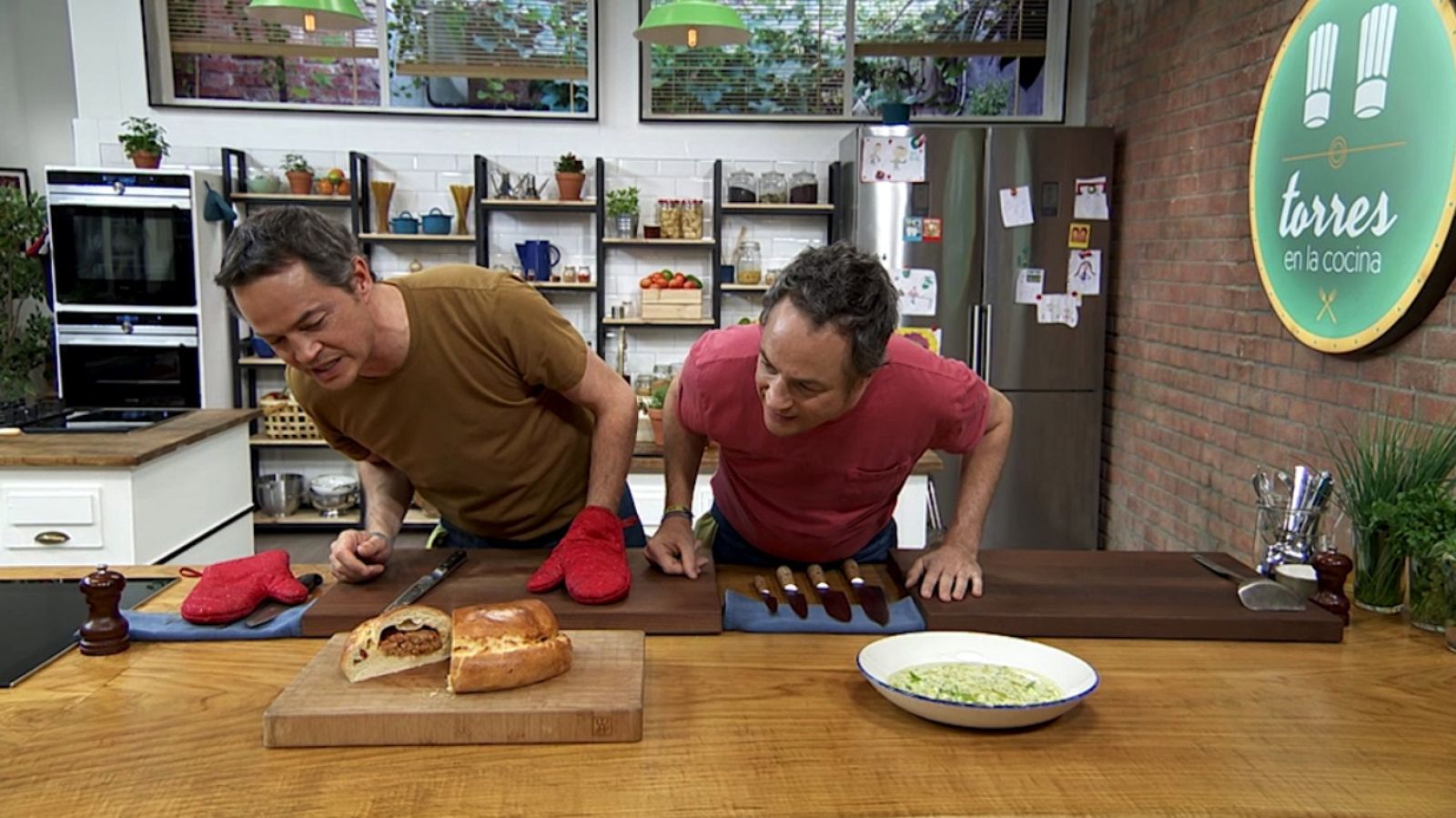 Torres en la cocina - Gazpacho verde y calzone de carne - ver ahora