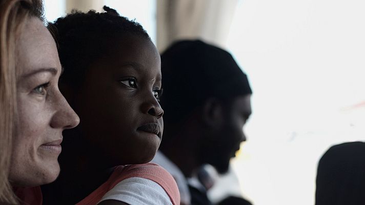 Telediario 1 - Presente y futuro próximo de los menores que viajaban en el Aquarius