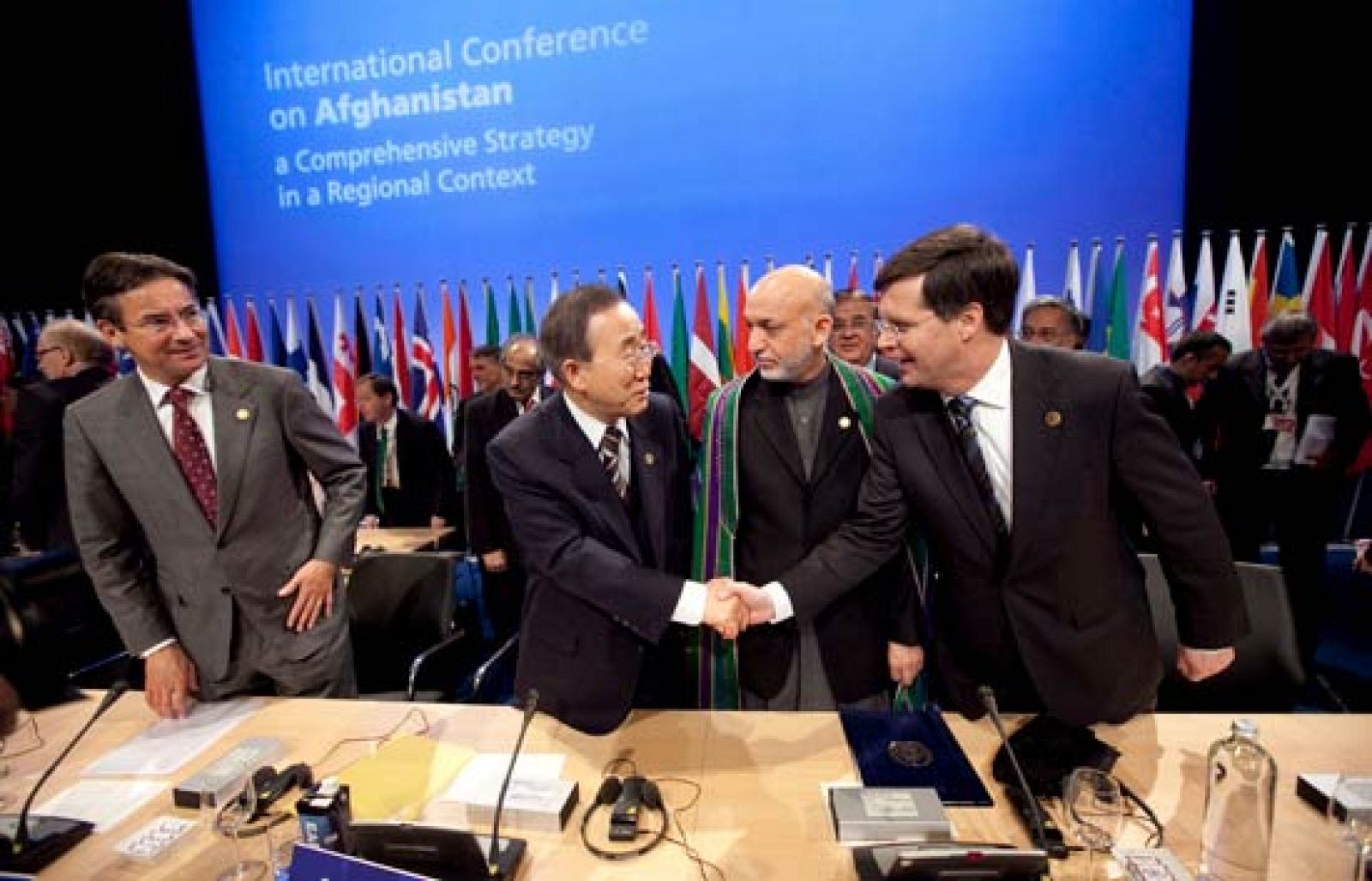 EE.UU. presenta su nueva estrategia sobre Afganistán en la Conferencia Internacional sobre Afganistán en La Haya | Ver