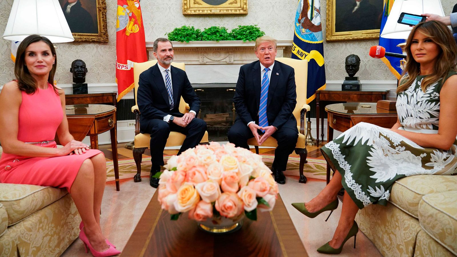Felipe VI ha asegurado ante el presidente de Estados Unidos, Donald Trump, que España se siente muy unida al pueblo estadounidense, a la vez que subrayó que ambos países comparten "el aprecio por la democracia".El rey de España transmitió este mensaj
