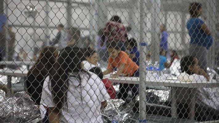 Telediario 1 - Trump: "Si los padres entran ilegalmente, hay que apartar a los niños"