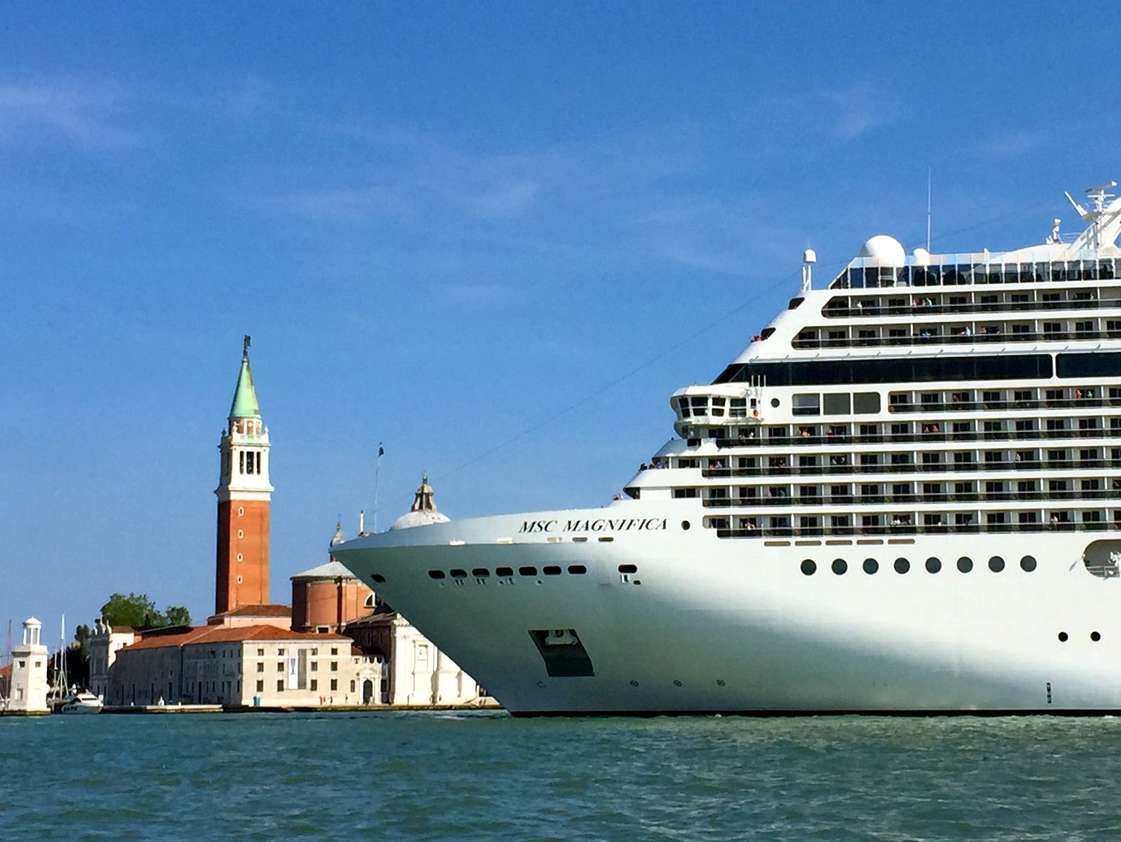 Turistas, ¡Go Home! - avance