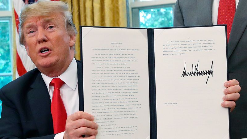 Trump firma una orden para acabar con la separación de familias detenidas en la frontera