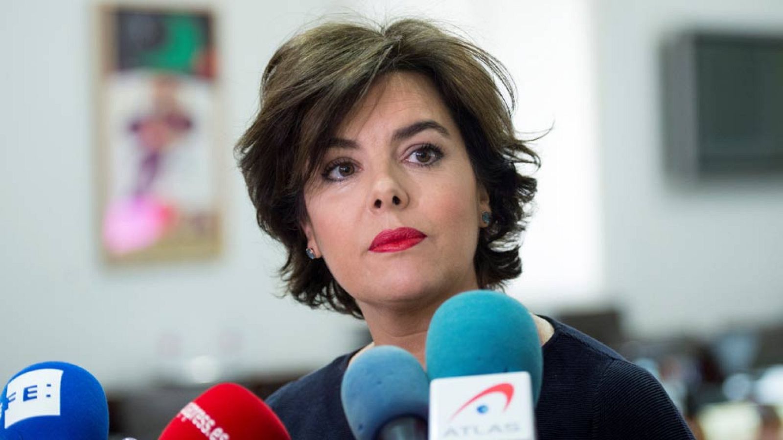 Santamaría no pedirá cargos a Cospedal si gana y la apoyará para llegar a La Moncloa - Informativo 24h | Ver