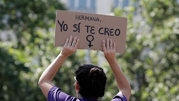 Telediario 1 - El mundo de la política reacciona a la puesta en libertad de 'La Manada'