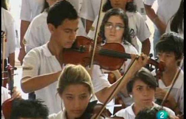 La 2 Noticias - Una orquesta de niños sordos