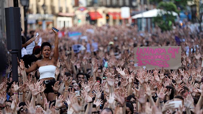 Telediario 1 - Clamor contra la "justicia patriarcal" tras la puesta en libertad de 'La Manada'