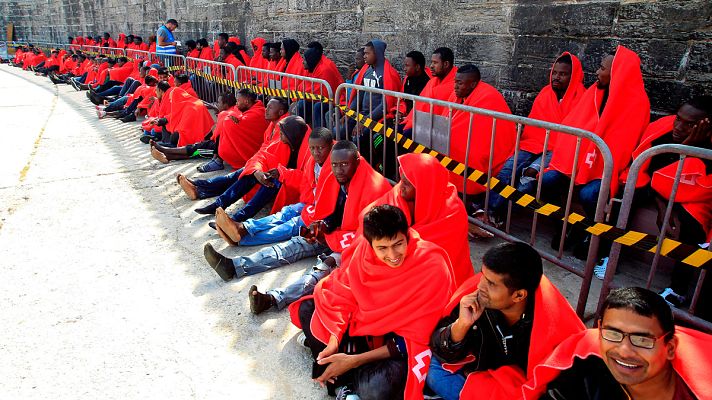 Telediario 1 - 569 inmigrantes han sido rescatados por Salvamento Marítimo en aguas del estrecho