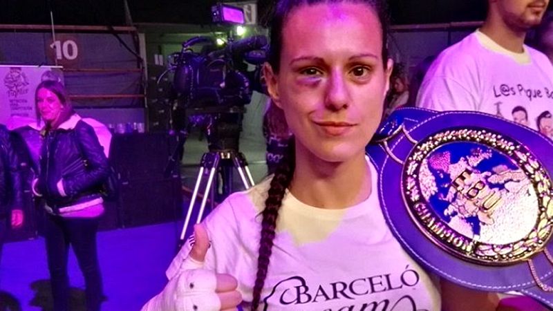La boxeadora española Joana Pastrana, campeona del mundo del peso mínimo