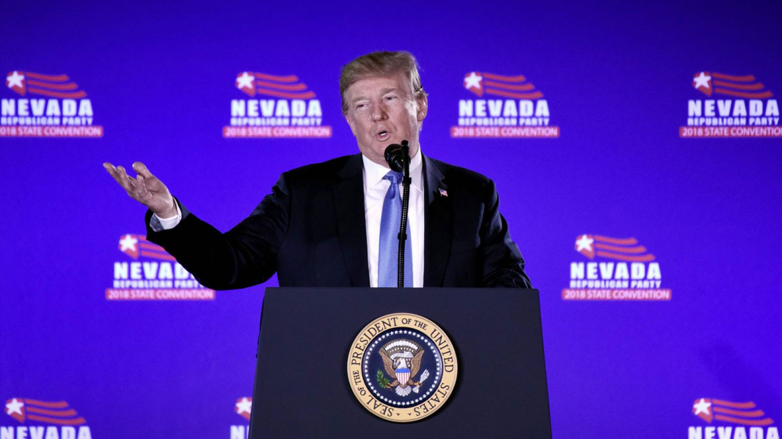 Trump atiza el debate migratorio: "Sin mis políticas llegarían millones" | Ver