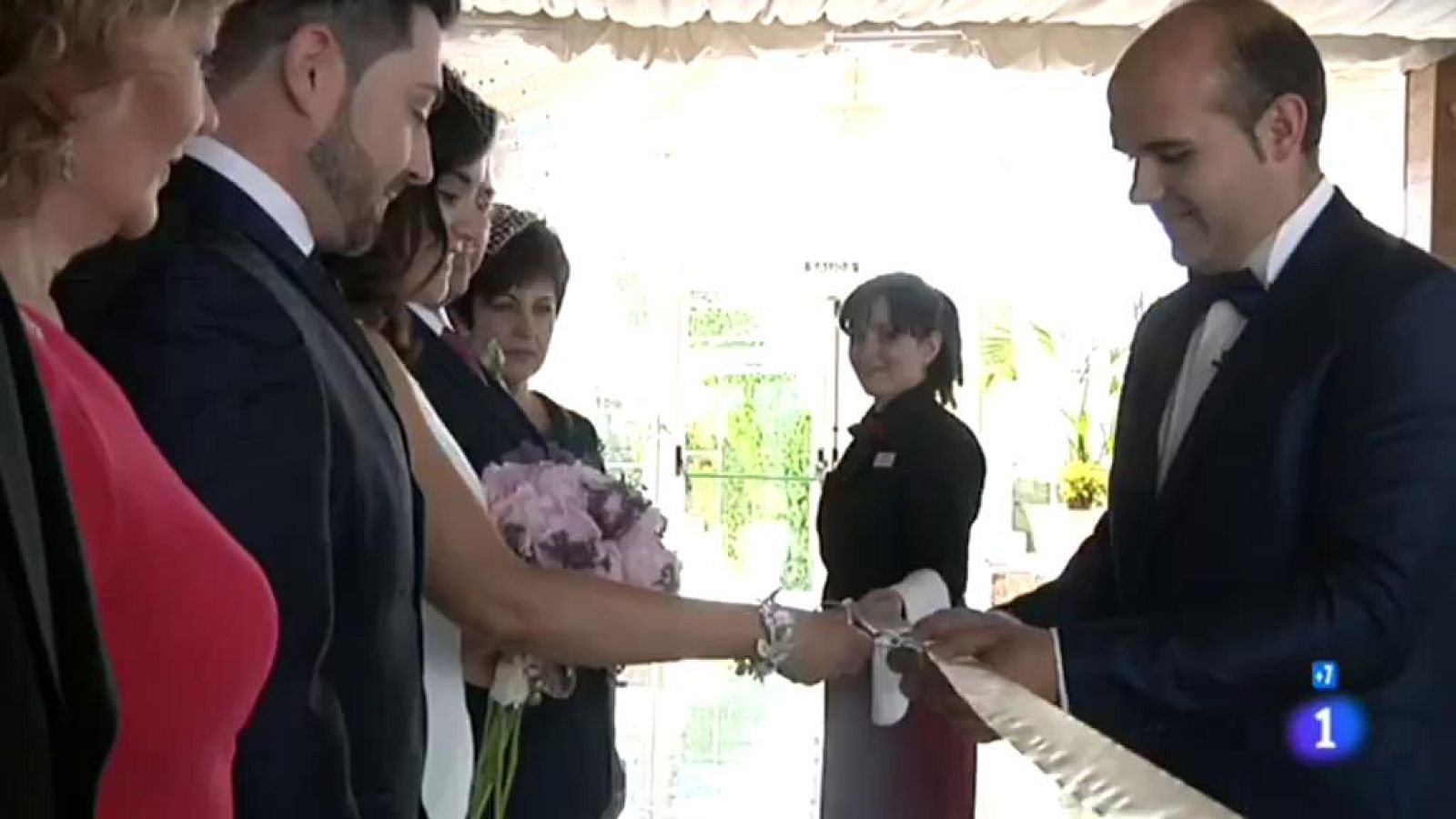 Comando Actualidad - Un antes y un después - Gloria y Juan, los novios más felices en la España con menos bodas