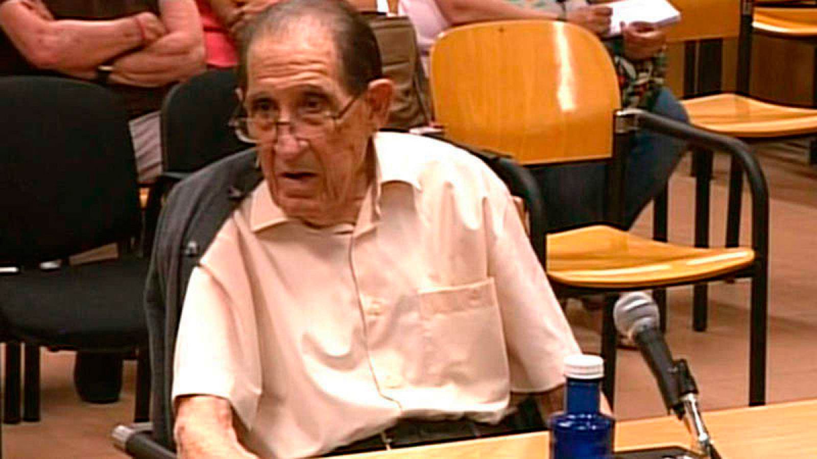 Suspenden el juicio por el robo de bebés al ingresar en urgencias el doctor Vela por mareos