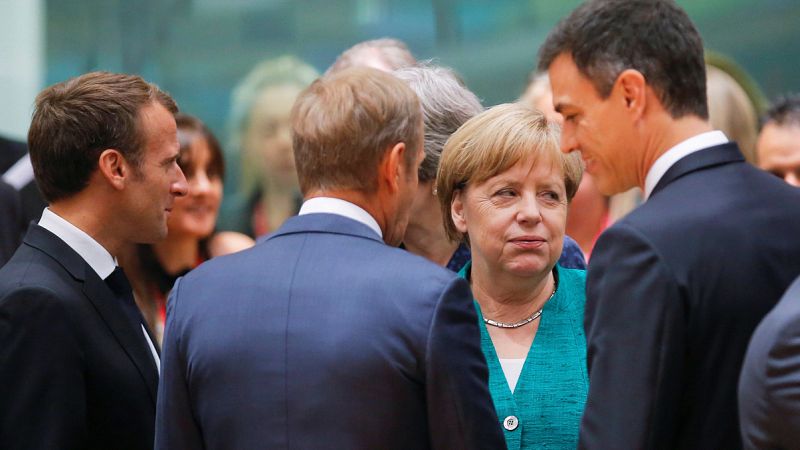 La UE acuerda crear centros controlados en los países miembros para separar a los refugiados de los inmigrantes económicos