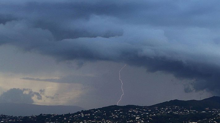 El tiempo - Chubascos acompañados de tormentas en Galicia, Cantábrico, Castilla  León y alto Ebro