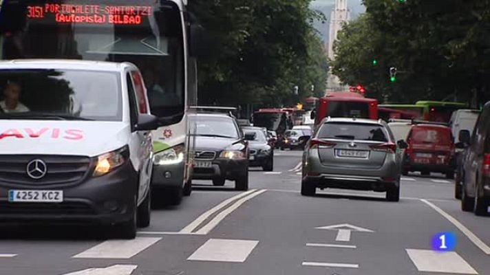 Telediario 1 - Bilbao obliga a los conductores a no pasar de 30 km/h