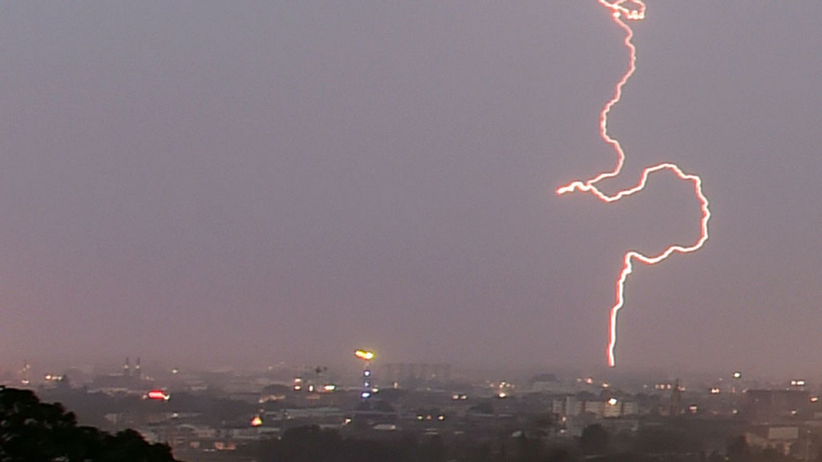 Lluvias y chubascos ocasionalmente tormentosos