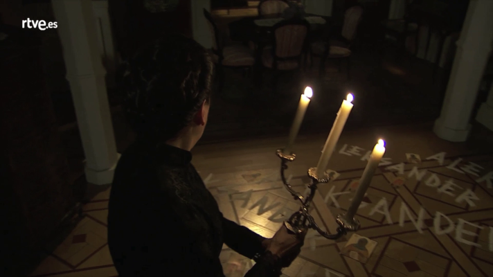 Acacias 38 - Úrsula encuentra en su casa los nombres de su pasado