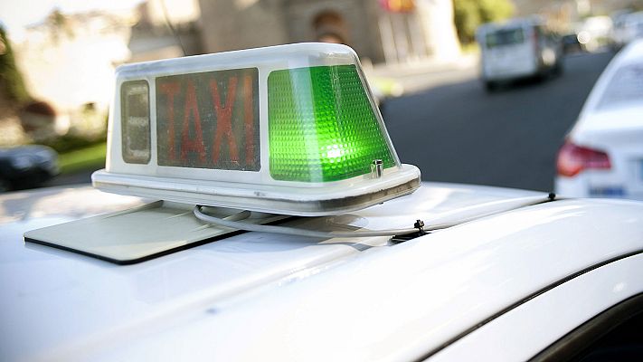 Telediario 1 - Los taxis de Bilbao esperarán a que sus clientas hayan entrado en el portal