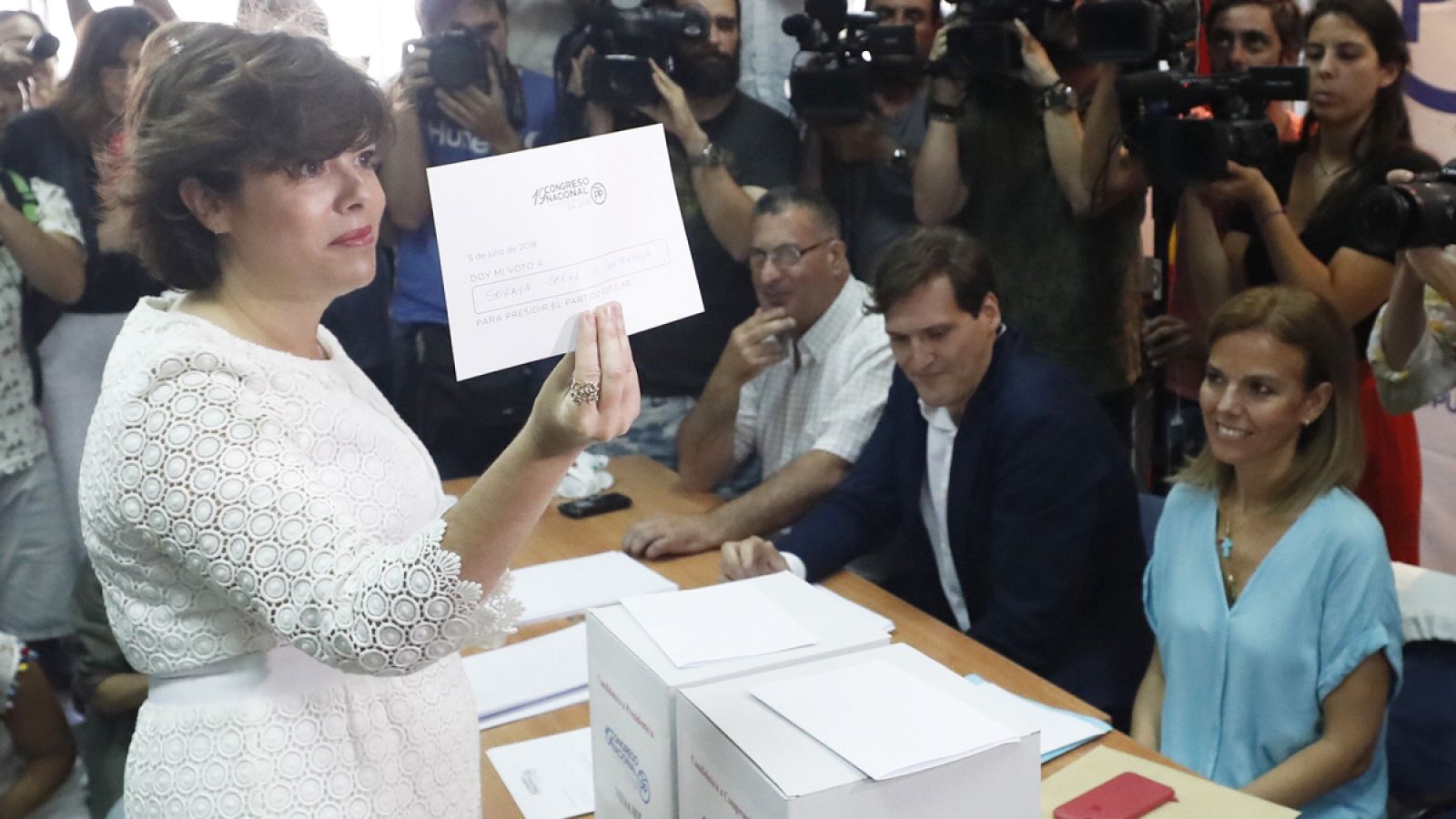 Sáenz de Santamaría llama a votar "en la libertad más absoluta" - Informativo 24h | Ver