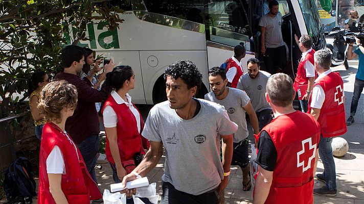Telediario 1 - Los migrantes del Open Arms descansan en Barcelona antes de solicitar asilo