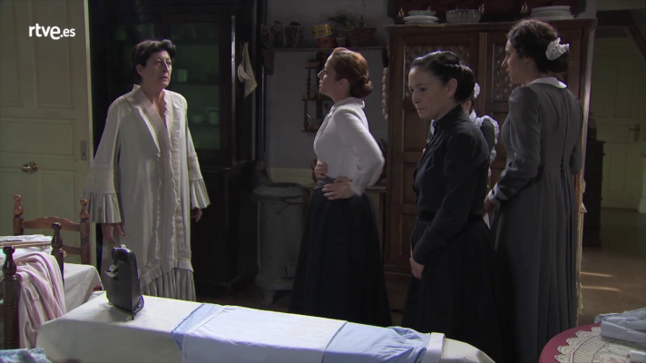 Acacias 38 - Carmen sale de su escondite para enfrentarse a Úrsula