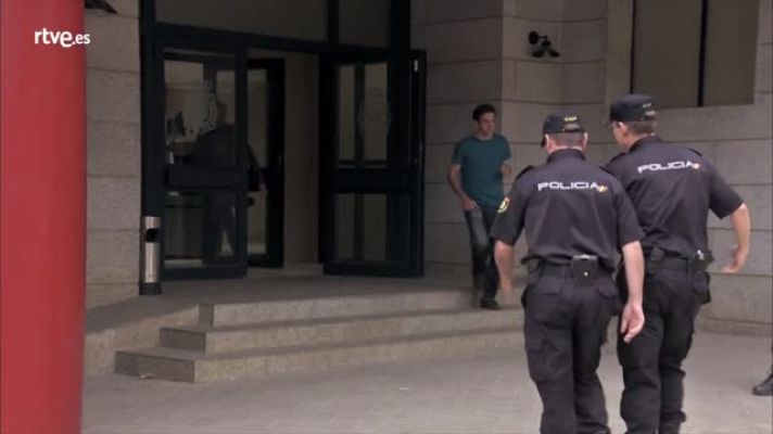 Servir y proteger - La madre de Paty descubre que su novio es un estafador