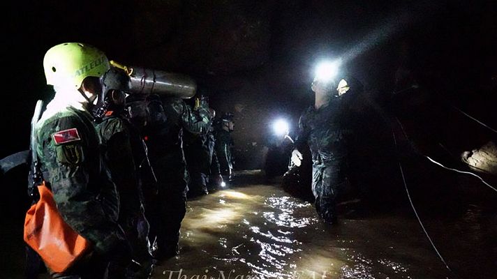 Informativo 24h - Muere un buzo en las tareas de rescate de los niños atrapados en una cueva de Tailandia