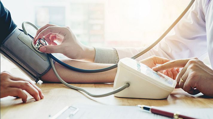 Telediario 1 - Sanidad retira un centenar de medicinas para la tensión pero pide no interrumpir los tratamientos