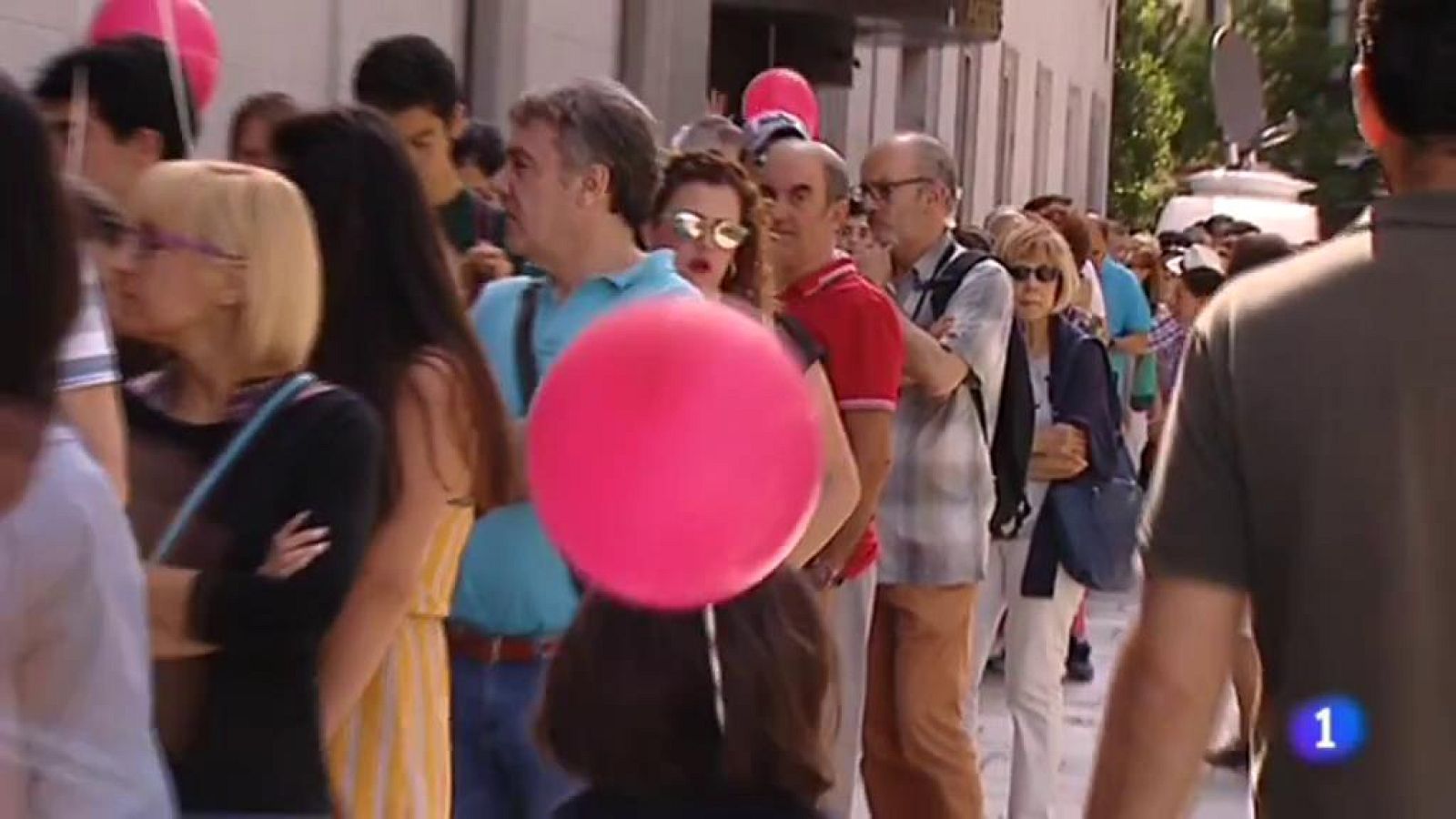 El Teatro Real ha abierto sus puertas para que el público acceda a sus espacios más emblemáticos | Ver