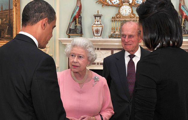  - El duque de Edimburgo ríe con Obama