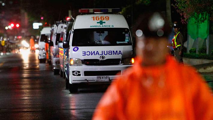 Telediario 1 - El mundo contiene el aliento ante la arriesgada operación de salvamento iniciada en Tailandia