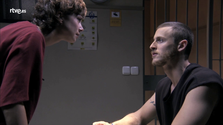 Servir y proteger - Alicia va a la cárcel a ver a Sergio Mayoral