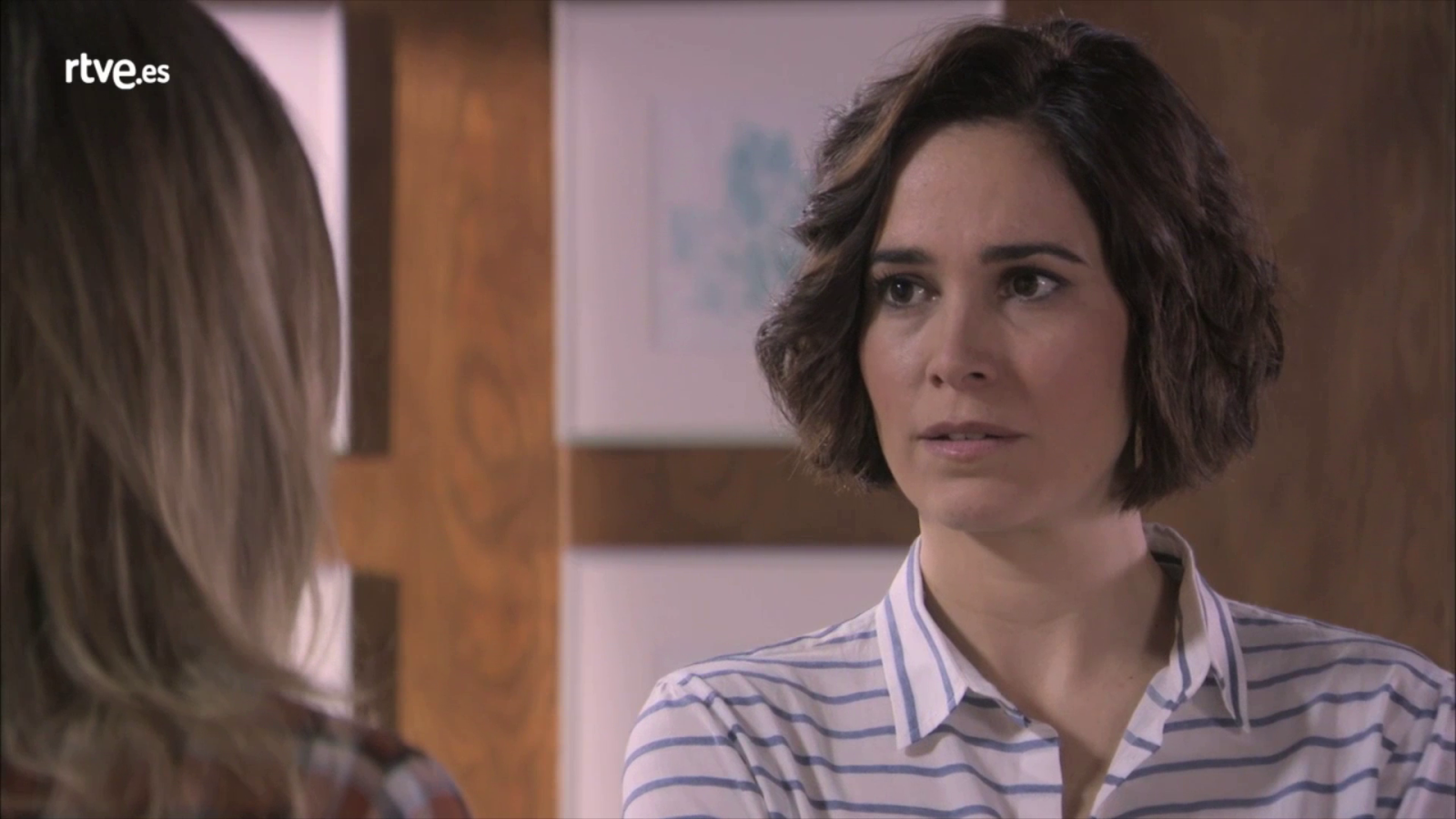 Teresa recibe la visita de Nora, una antigua novia de Barcelona