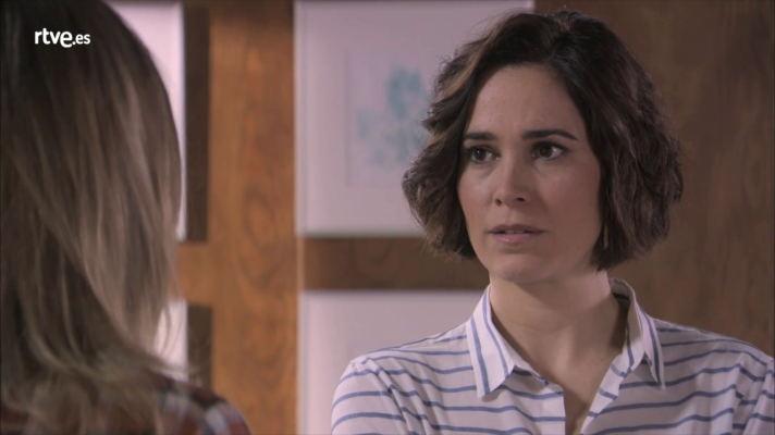 Servir y proteger - Teresa recibe la visita de Nora, una antigua novia de Barcel