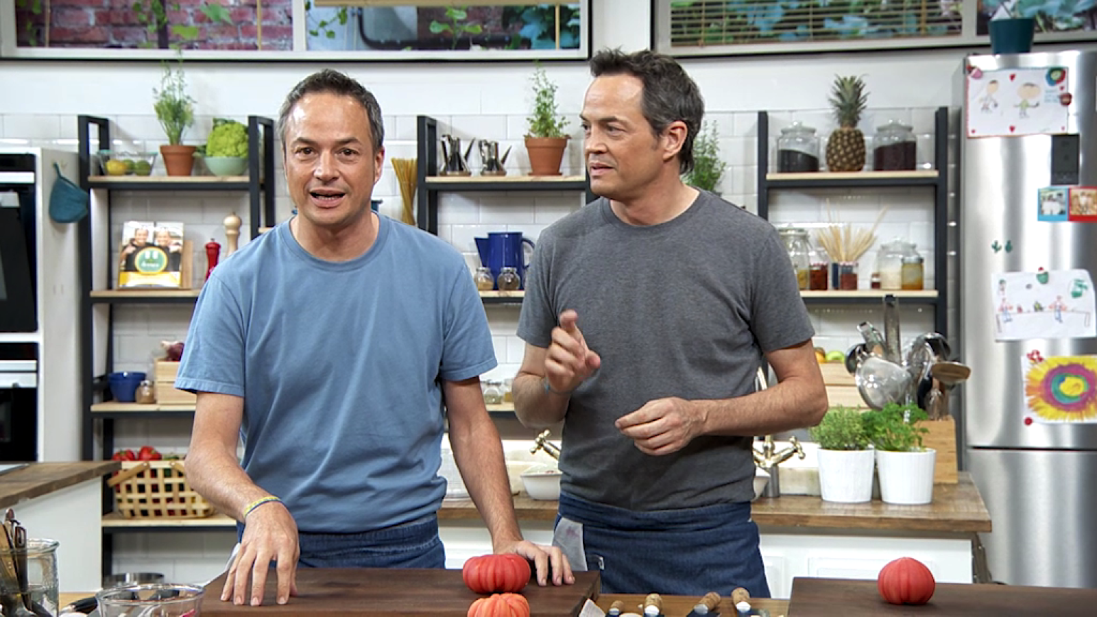 Torres en la cocina - Ensalada de tomate y cerezas. Lomo relleno - ver ahora